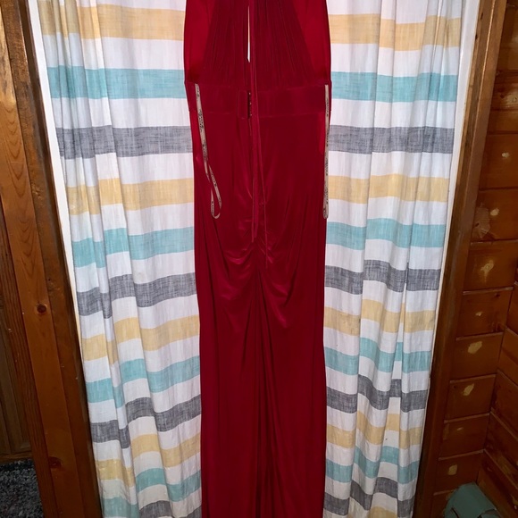 Red gown - Picture 3 of 6